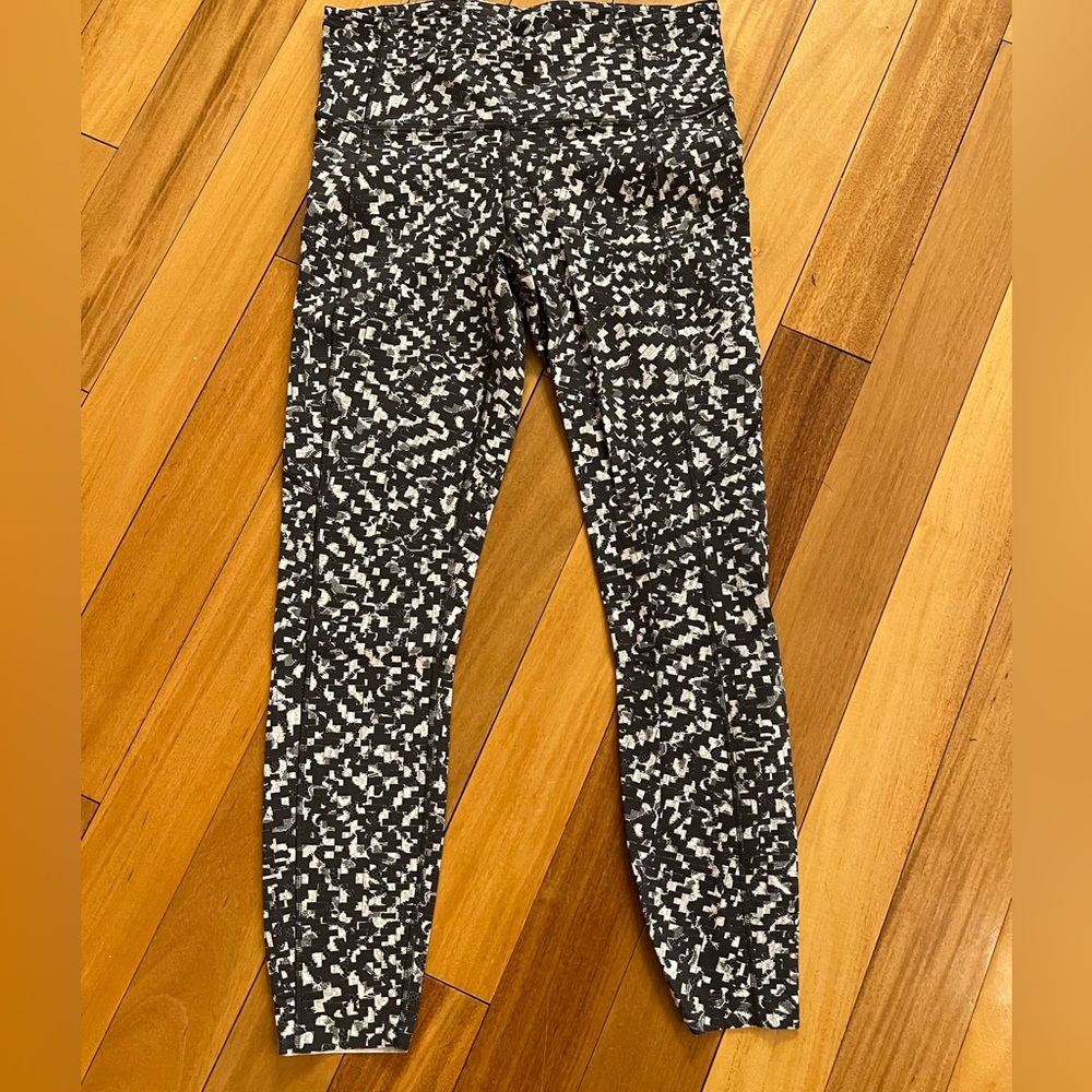 RARE Fast and free lululemon leggings